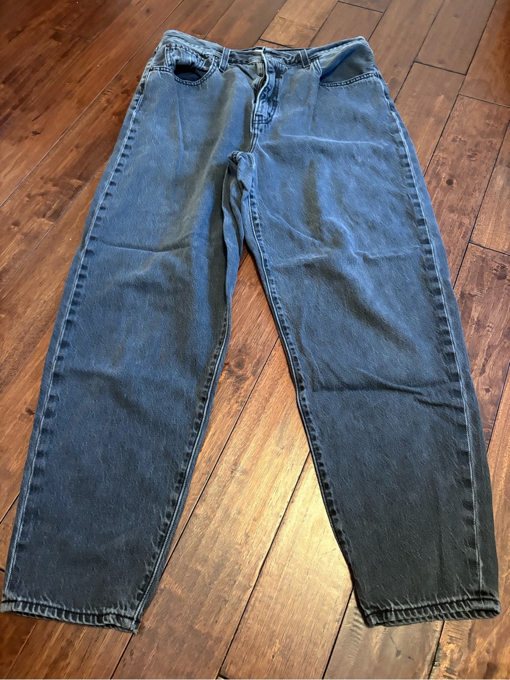 Levi’s High Loose Taper Jeans Size 31 High Rise Relaxed Tapered Black